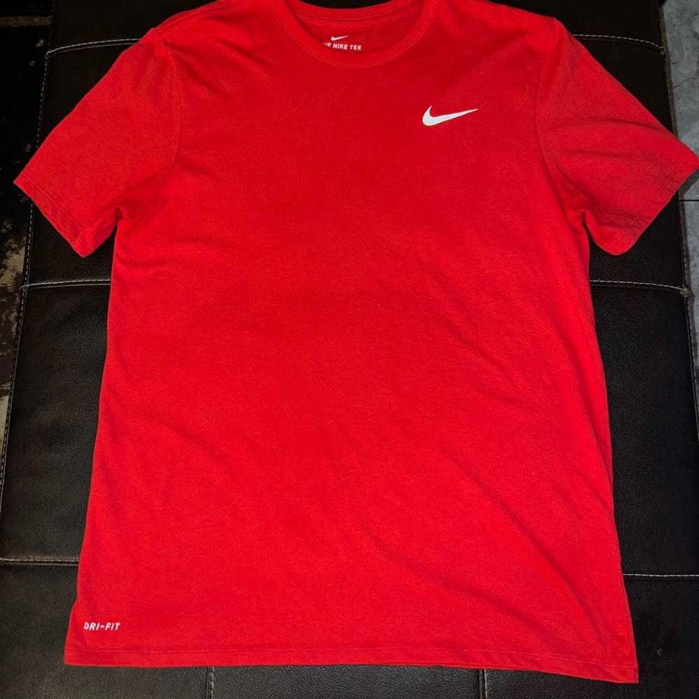 Red Nike shirt . Large men - Picture 3 of 7
